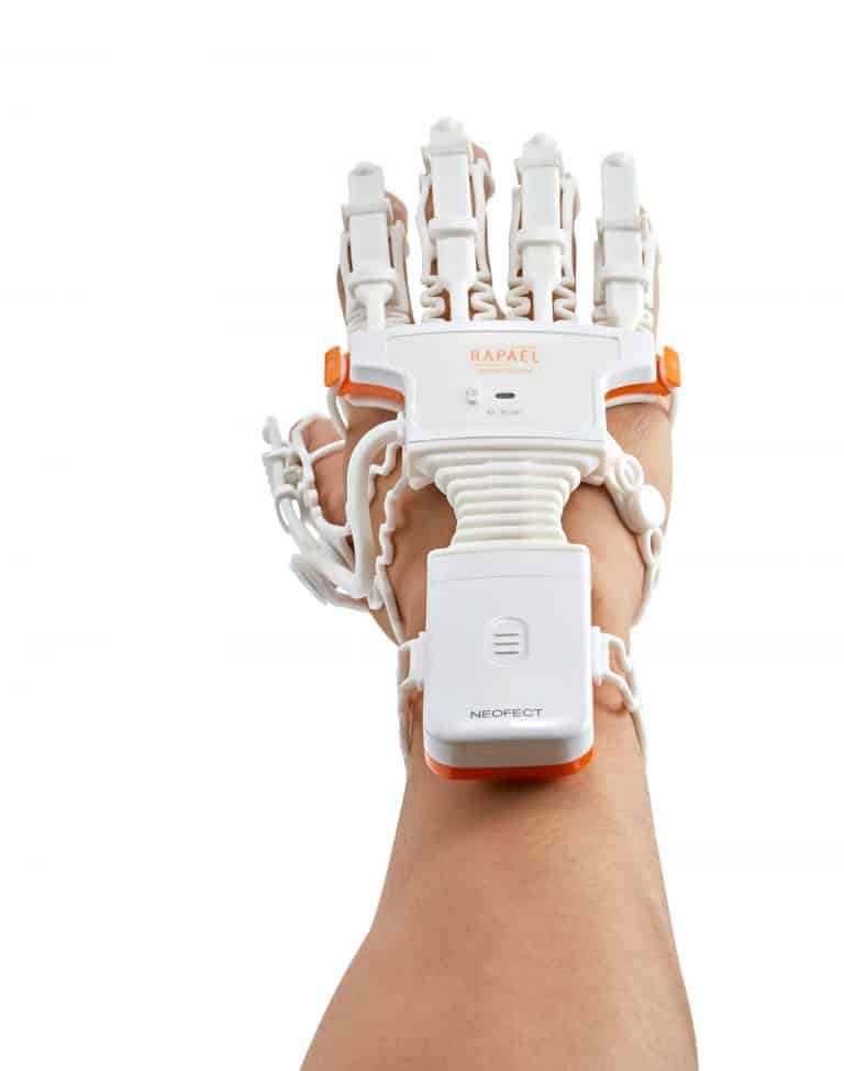 Neofect Smart Glove für die Handrehabilitation nach Schlaganfall